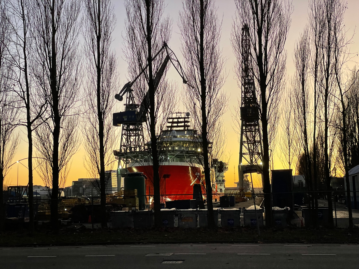 Порт Амстердама на закате | Сетка — социальная сеть от hh.ru