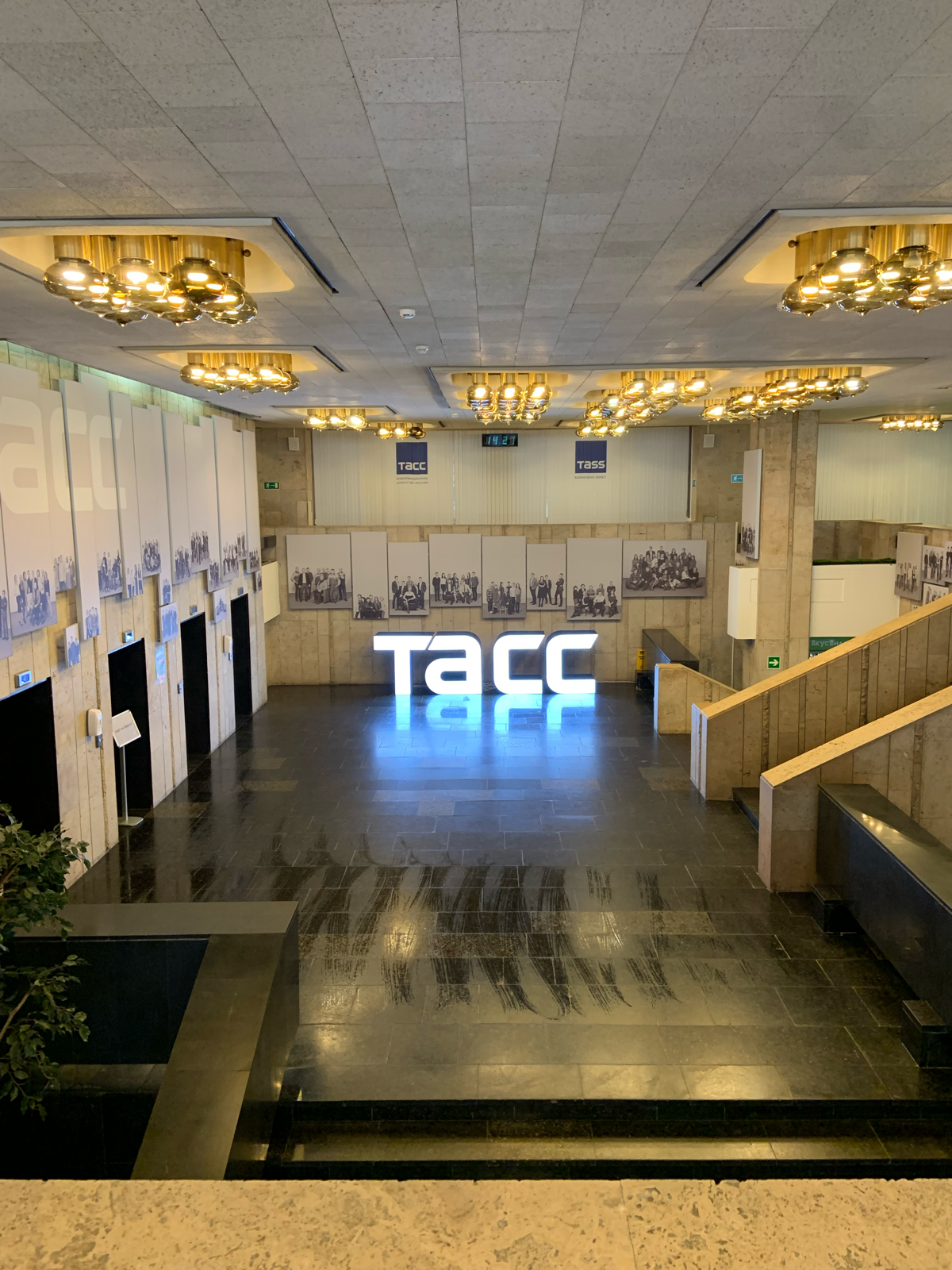 Прекрасная кафешечка «Полвторого» в ТАССе. Название креативное - кафе находится на половине пути между первым и вторым этажом) | Сетка — социальная сеть от hh.ru