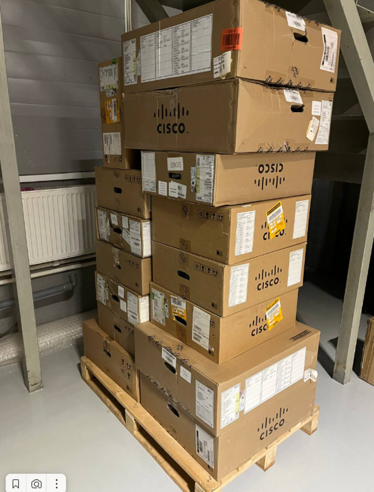 Привет, касатики, 
Доели салатики? 
Новый пост тенью мне внемлет, 
Но киберпреступность не дремлет!
Время немного дайте,
Будет, ожидайте | Сетка — социальная сеть от hh.ru