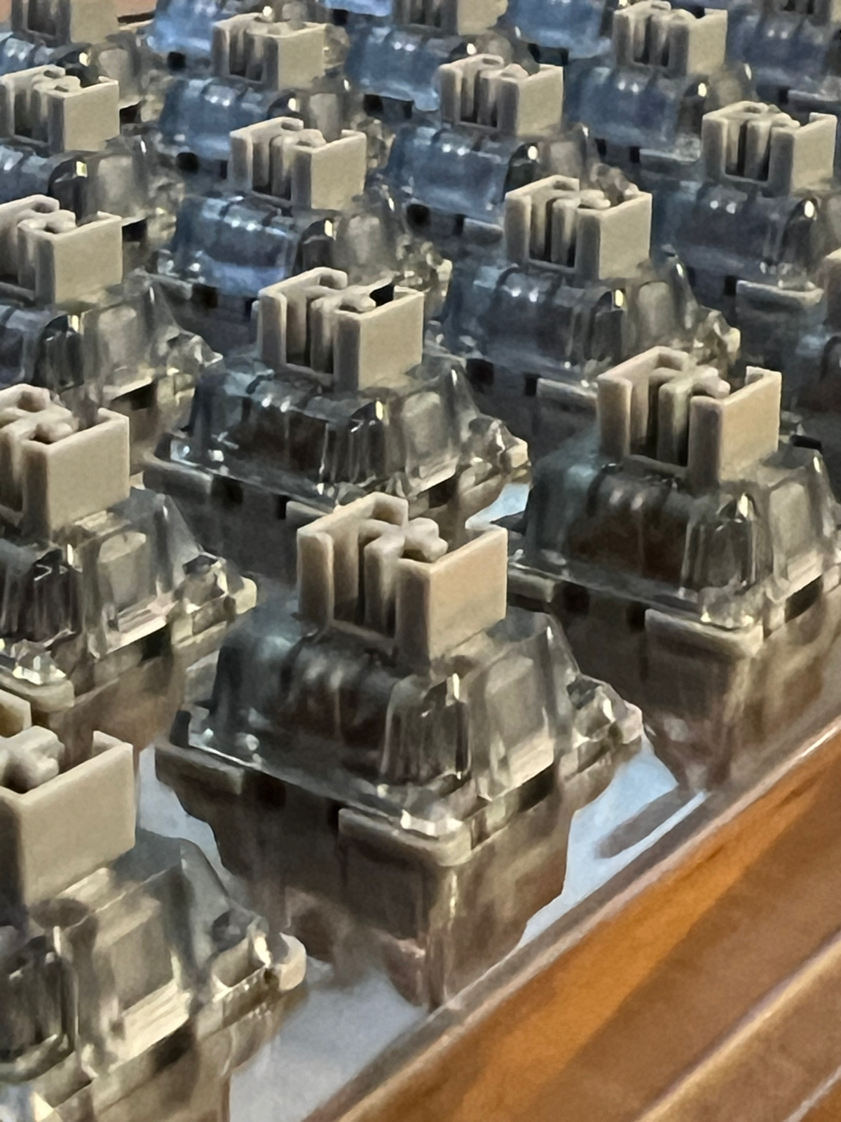 Доехали акко сильверы. Всегда использовал Gateron и решил сравнить. Доедет борд - добавлю сравнение сильвер свичей этих производителей. Но упаковка - моё почтение ;) | Сетка — социальная сеть от hh.ru