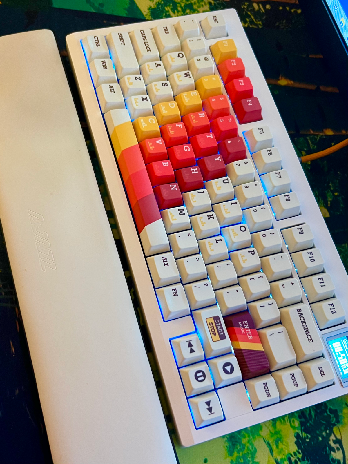 Все доехало, моды сделал, все смазал и вот мой новый любимый борд :) позже сделаю сравнение акко и гатеров по звуку :) | Сетка — социальная сеть от hh.ru