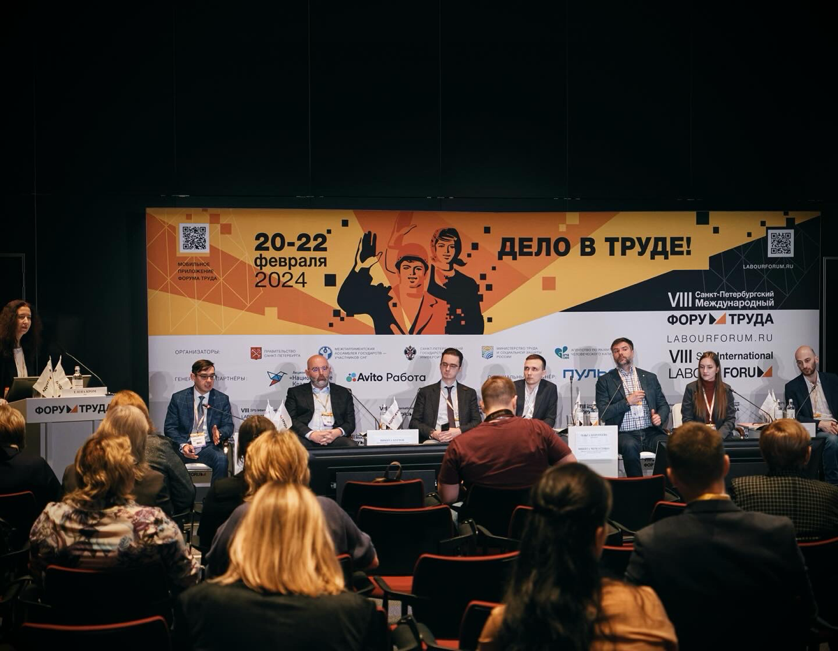 Международный форум труда 20-22 февраля 2024. Санкт-Петербург.
С командой поучаствовали в международном форуме, где все вместе поработали на стенде hh | Сетка — социальная сеть от hh.ru