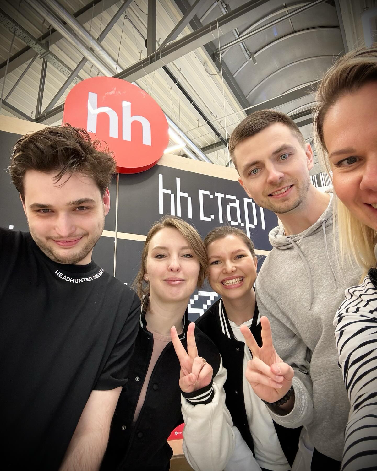 «hh Старт» и карьера в hh.ru
24 и 25 февраля в Ярославле была уникальная возможность поближе познакомится с нашей компанией. (Спойлер: и еще обязательно будет ☺️)
Мы разместили стендик hh | Сетка — социальная сеть от hh.ru