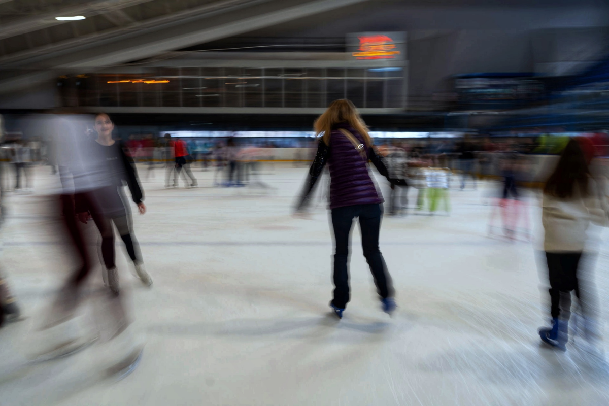 Белград уже во всю цветёт, поэтому для тех, кто заскучал по зимним развлечениям расскажу про большой крытый каток "Ледена Дворана Пионир" (https://maps.app.goo | Сетка — социальная сеть от hh.ru