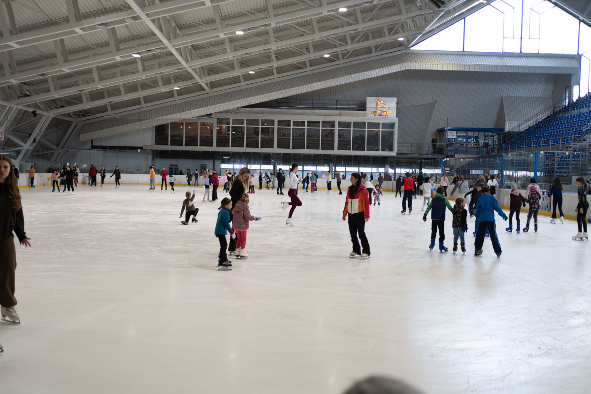 Белград уже во всю цветёт, поэтому для тех, кто заскучал по зимним развлечениям расскажу про большой крытый каток "Ледена Дворана Пионир" (https://maps.app.goo | Сетка — социальная сеть от hh.ru