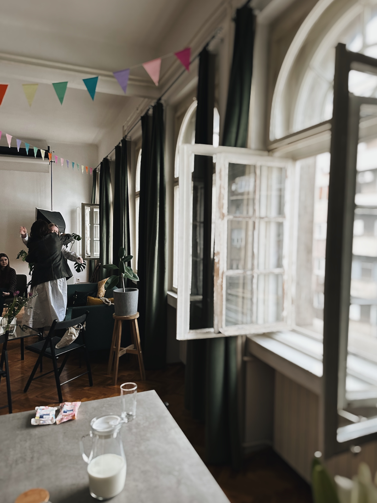 Все больше людей в наше время объединяются вокруг книжных клубов, и Белград не исключение. Как хорошо, что сейчас у нас есть сразу несколько таких проектов на выбор | Сетка — социальная сеть от hh.ru