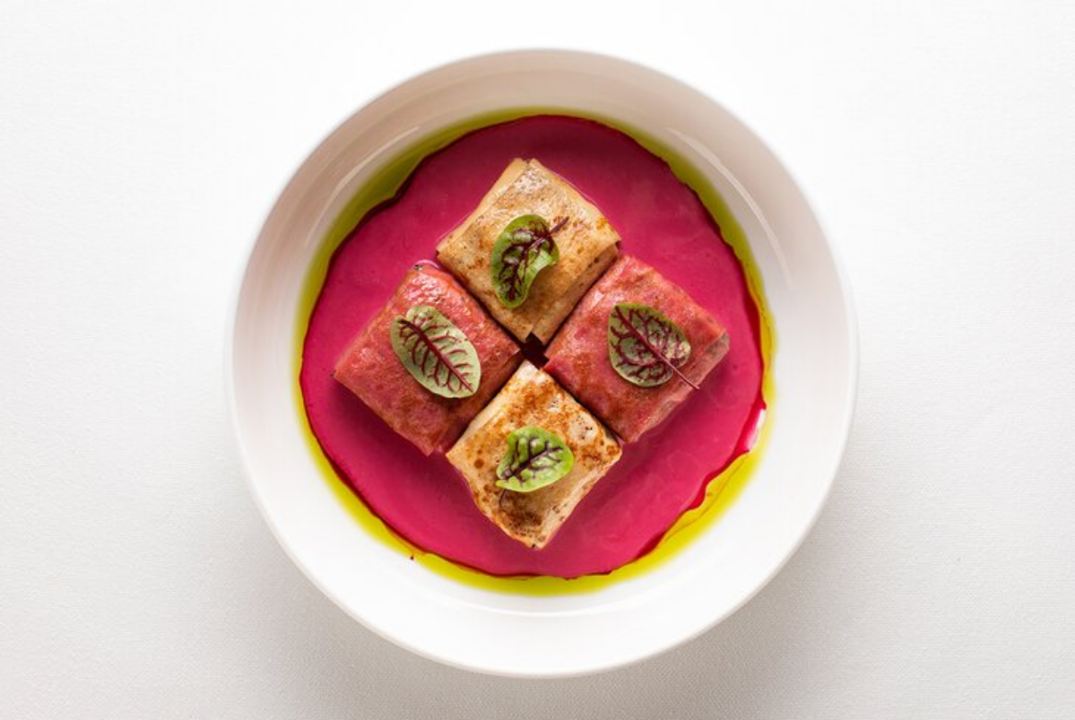 Конечно, не все любят готовить, но вкусно поесть ведь каждый обожает, разве не так?  😁
Ниже подготовили подборку самых ярких авторских блинов в ресторанах Москвы: 
🥞 Ресторан Christian представил вели... | Сетка — социальная сеть от hh.ru