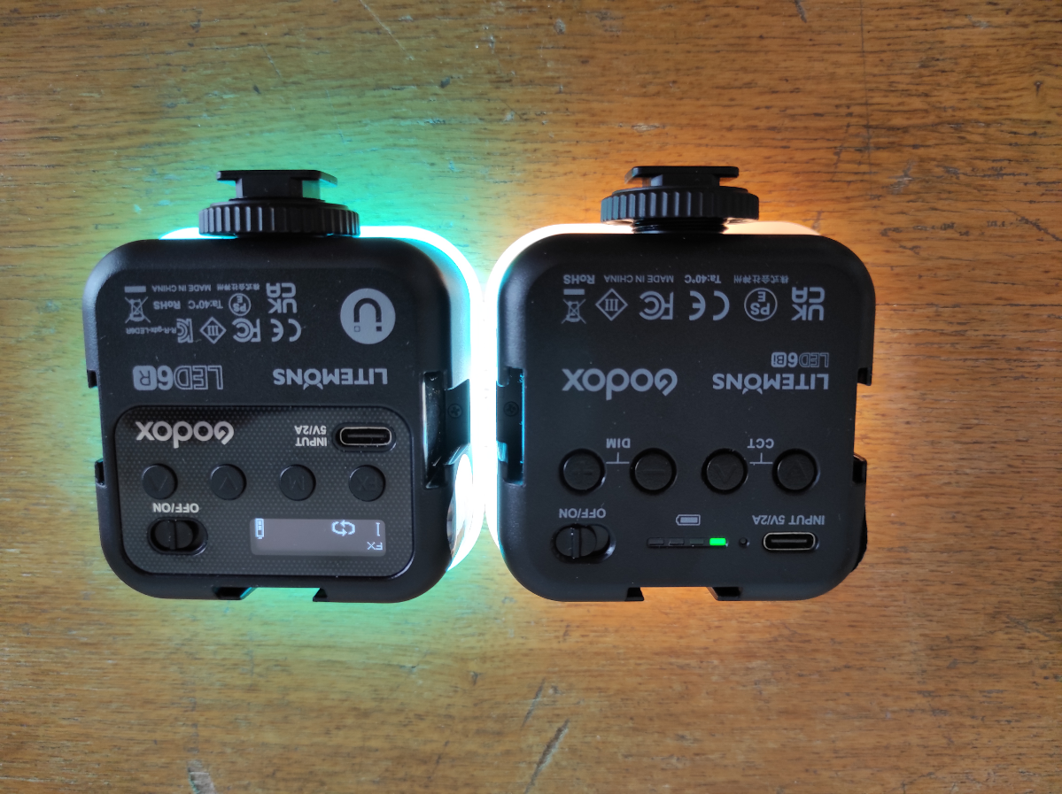 Приехал мини-свет!
Взяла попробовать два годокса, Bi + RGB.
Помещается на ладони, а светит, кажется, весьма неплохо! Поэкспериментируем)
А вы используете дополнительный свет для съёмки? | Сетка — социальная сеть от hh.ru