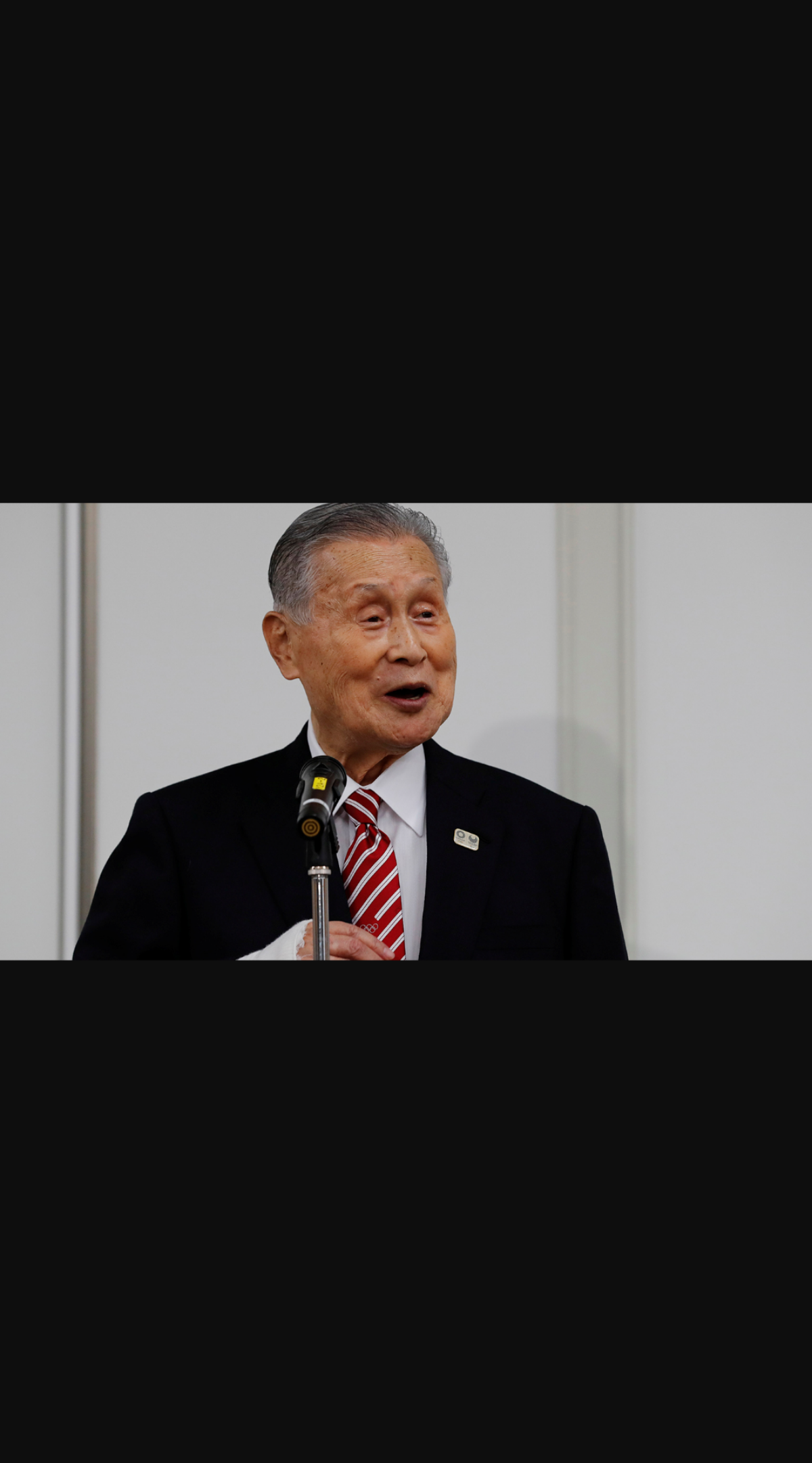 Анекдот
Перед встречей с Клинтоном японский премьер-министр Мори получил инструкции от своего переводчика: "Когда вы будете обмениваться рукопожатиями с мистером Клинтоном, спросите у него: "How are y... | Сетка — социальная сеть от hh.ru