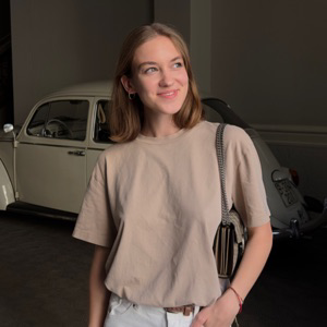 Арина Попова | Сетка — социальная сеть от hh.ru