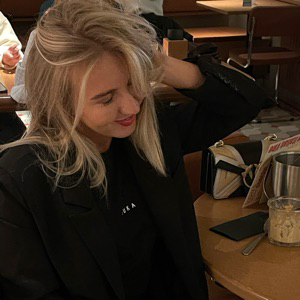 Арина Мельникова | Сетка — социальная сеть от hh.ru