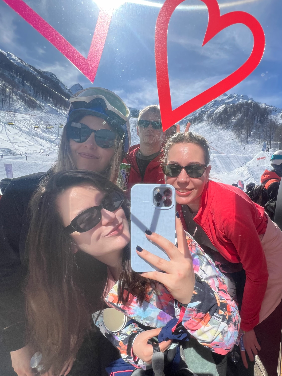 На New Star Camp мы живем свою лучшую жизнь ❤️
Это эпицентр классных, открытых людей! Лютой организации 🔥 Насыщенной программы! Гор, каталки, солнца, концертов, вечеринок, фильмов о спорте, смеха друз... | Сетка — социальная сеть от hh.ru