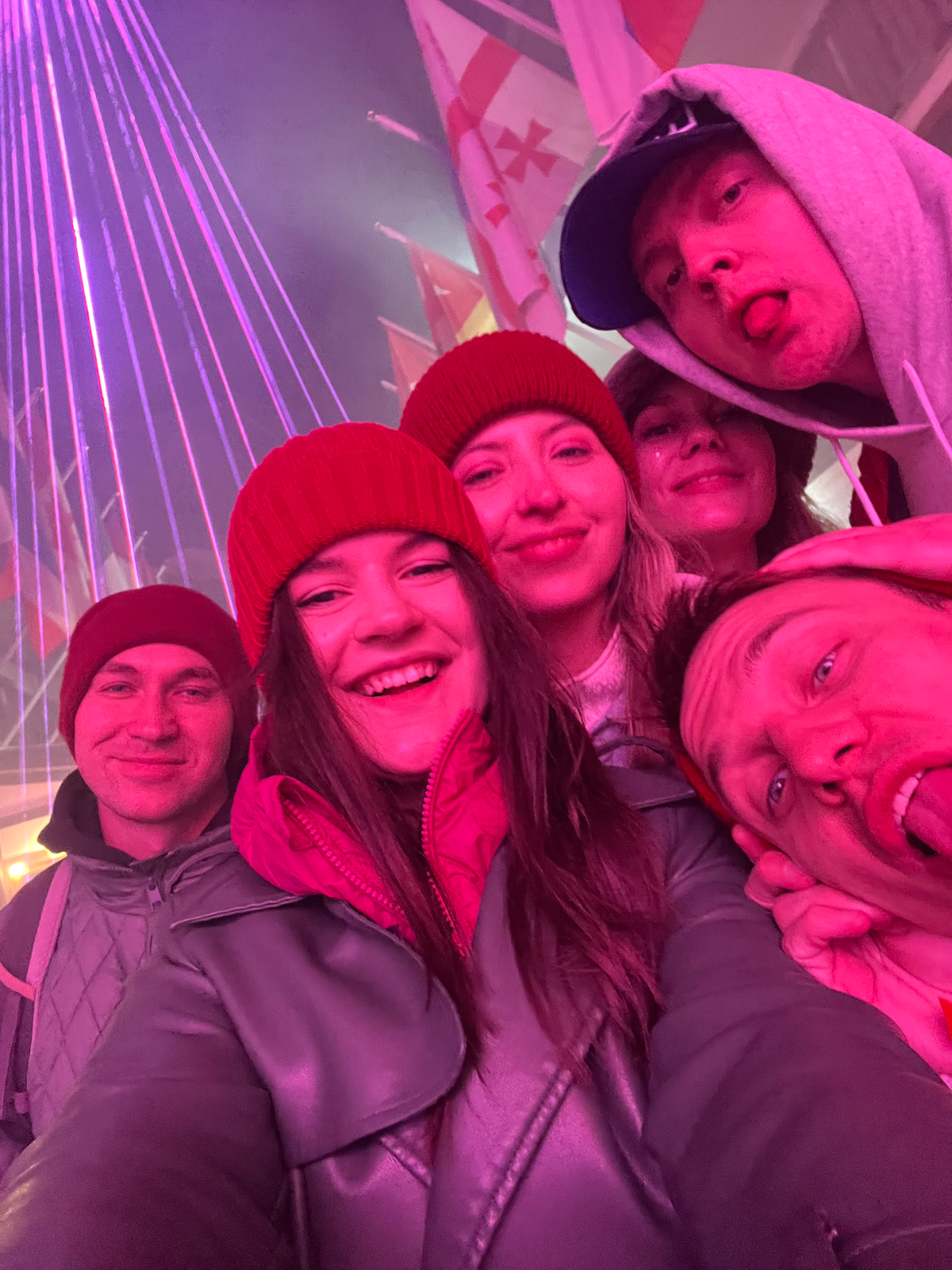 На New Star Camp мы живем свою лучшую жизнь ❤️
Это эпицентр классных, открытых людей! Лютой организации 🔥 Насыщенной программы! Гор, каталки, солнца, концертов, вечеринок, фильмов о спорте, смеха друз... | Сетка — социальная сеть от hh.ru