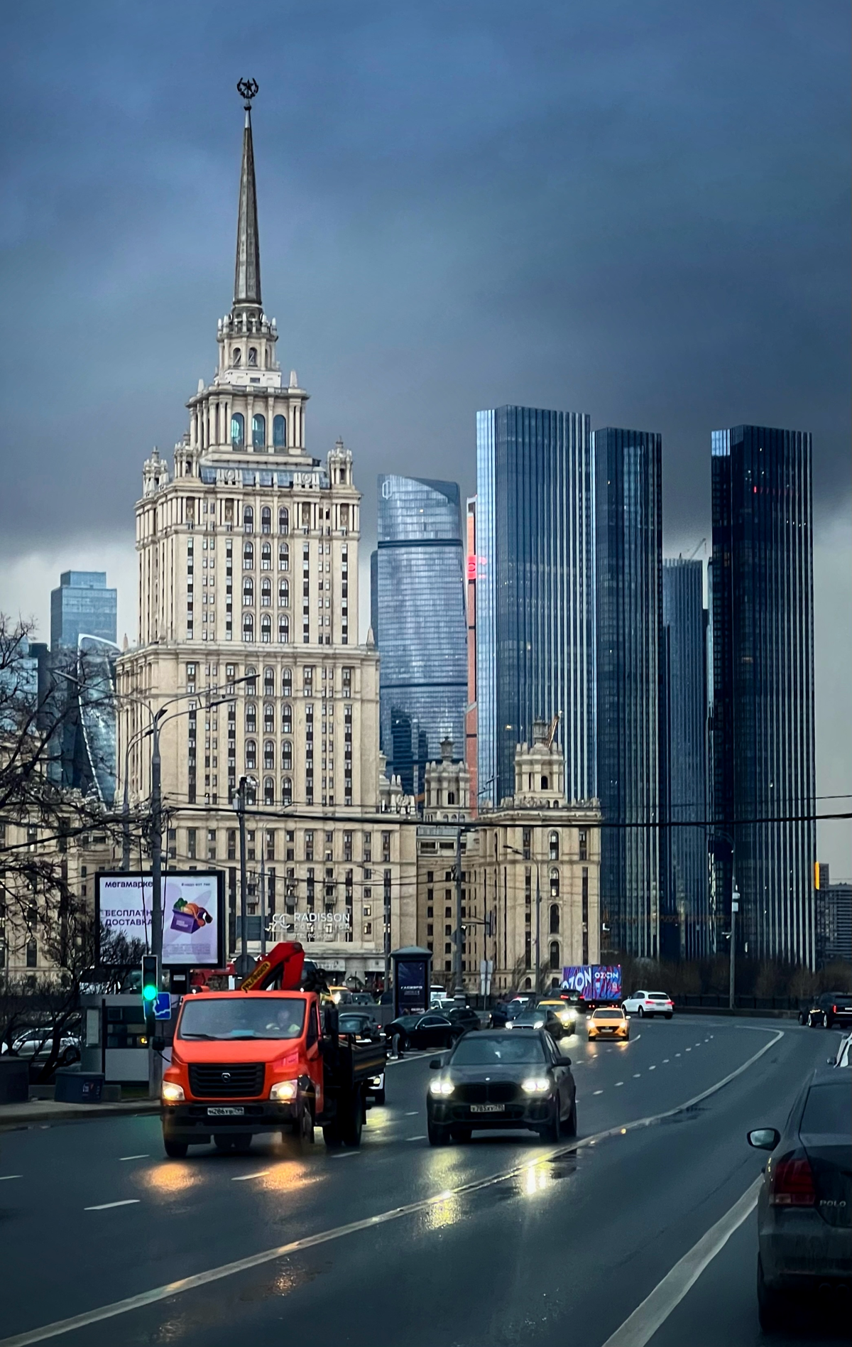 Москва перед дождём.
3 апреля 2024 года.
Просто фотка удалась 😊 | Сетка — социальная сеть от hh.ru