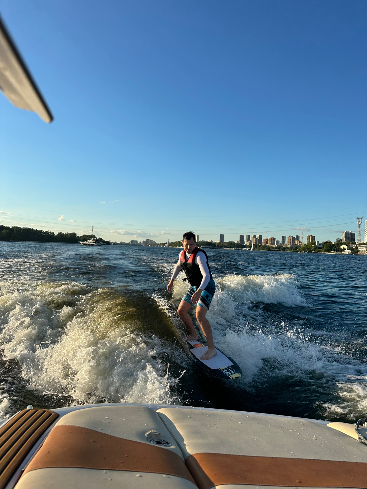 Расскажу про нерабочую часть жизни:
- 14 лет сноубординга ( почему я еще не на FWT??)
- еще больше лет - MTB, в разных итерациях )
- барабаны, преимущественно RnB, Neo-soul (до встречи на джемах в Мос... | Сетка — социальная сеть от hh.ru