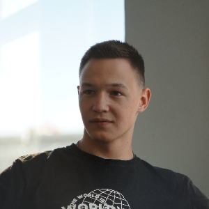 Максим Николаев