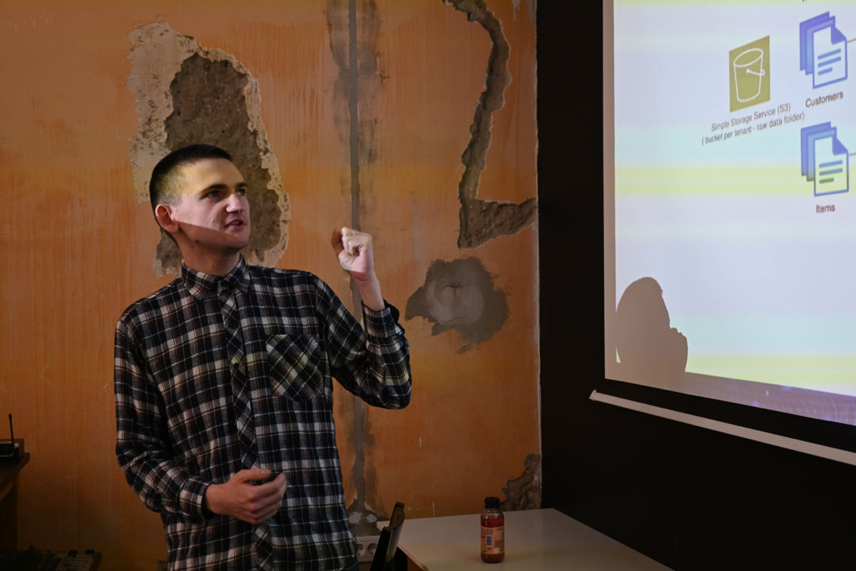 Конференции по Большим Данным в Сердце Белграда!
Вчера в ICT Hub в Белграде прошла «мини» конференция о больших данных и ее как минимум можно назвать “middle”, так как она собрала более 60 человек (в ... | Сетка — социальная сеть от hh.ru