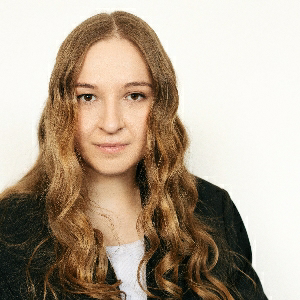 Алена Серова