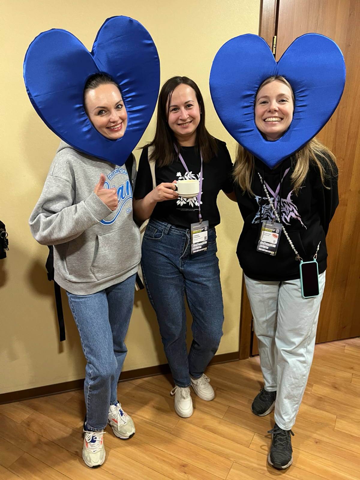 ProductCamp 2024🔥 Давайте знакомиться!) Я Надя, делаю приложения программ лояльности для ритейла. Ищу и наставника и помощника 😀 за фото спасибо девушкам из ЦИАН 🫶 | Сетка — социальная сеть от hh.ru