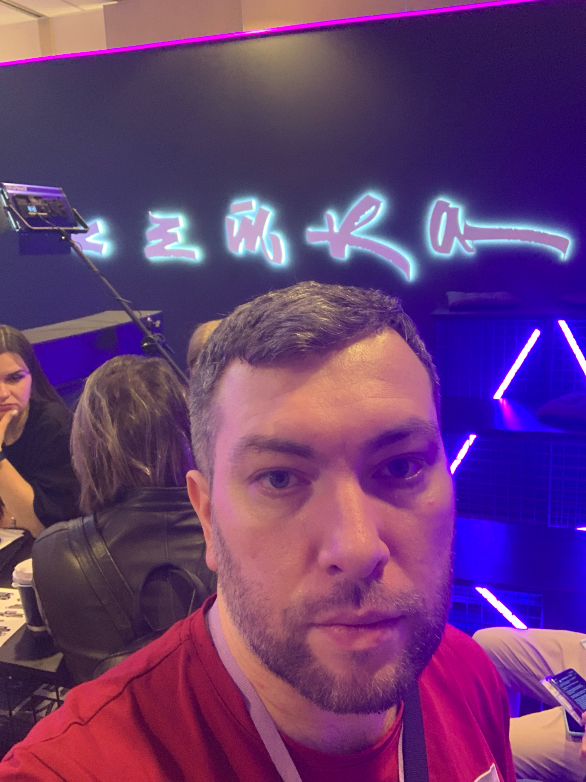 Привет! Меня зовут Дмитрий. Работаю продактом. Приехал на Кэмп, чтобы завести новых друзей. Надеюсь Сетка мне в этом поможет! | Сетка — социальная сеть от hh.ru