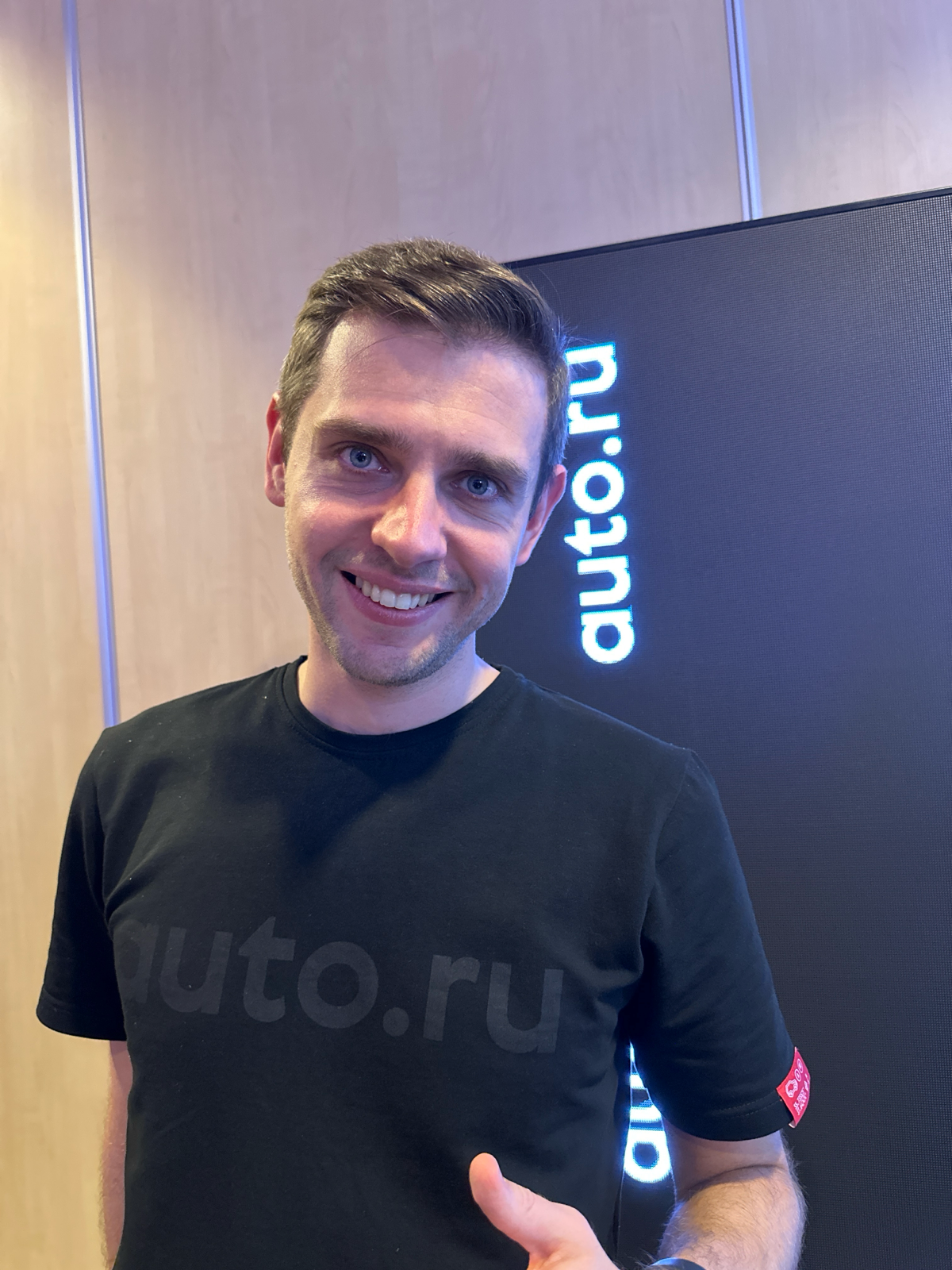 Всем привет! 🙌
Я Сережа.
Занимаюсь b2c продуктом в Auto.ru. Можем пообщаться об управлении командой, О2О продуктах, жизни внутри большой корпорации и как не терять фокус | Сетка — социальная сеть от hh.ru