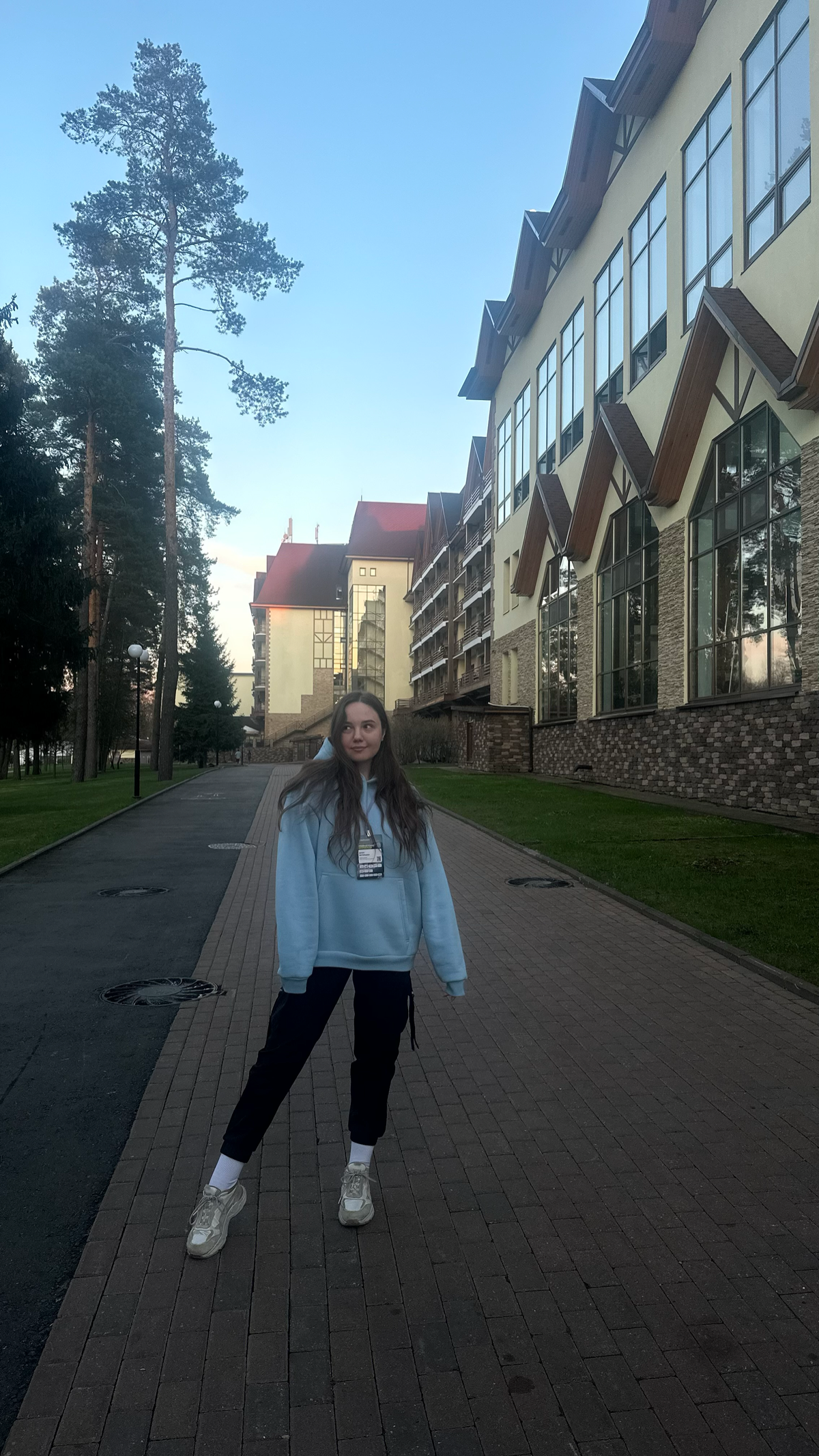 Всем привет! Я Product Marketing manager в EdTech компании karpov | Сетка — социальная сеть от hh.ru