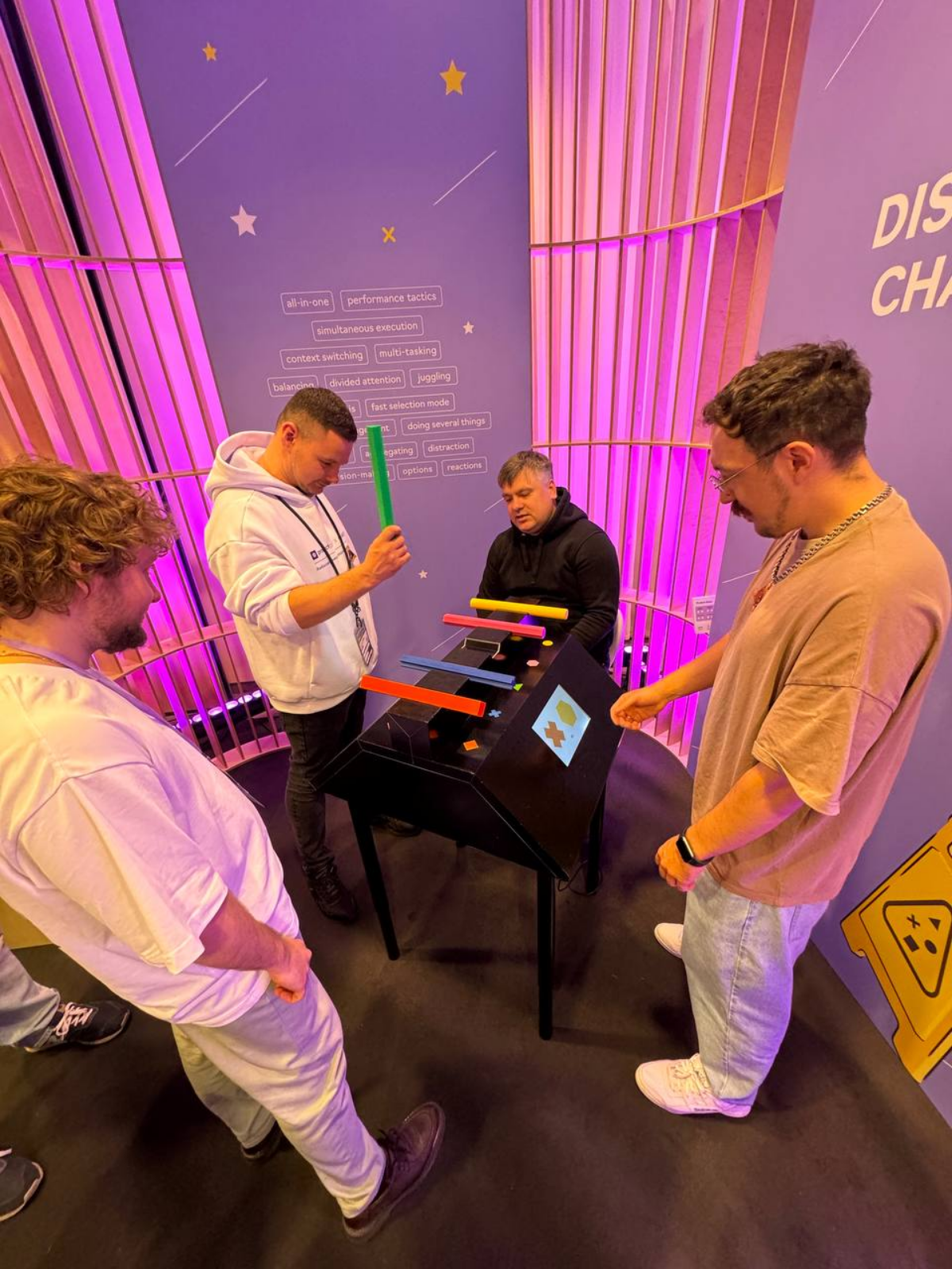 Спасибо всем мотивированным и умным продактам на #productcamp, что просто одолели наш стенд – мы правда очень старались создать для вас интересную и полезную игру, и она действительно удалась! До встр... | Сетка — социальная сеть от hh.ru
