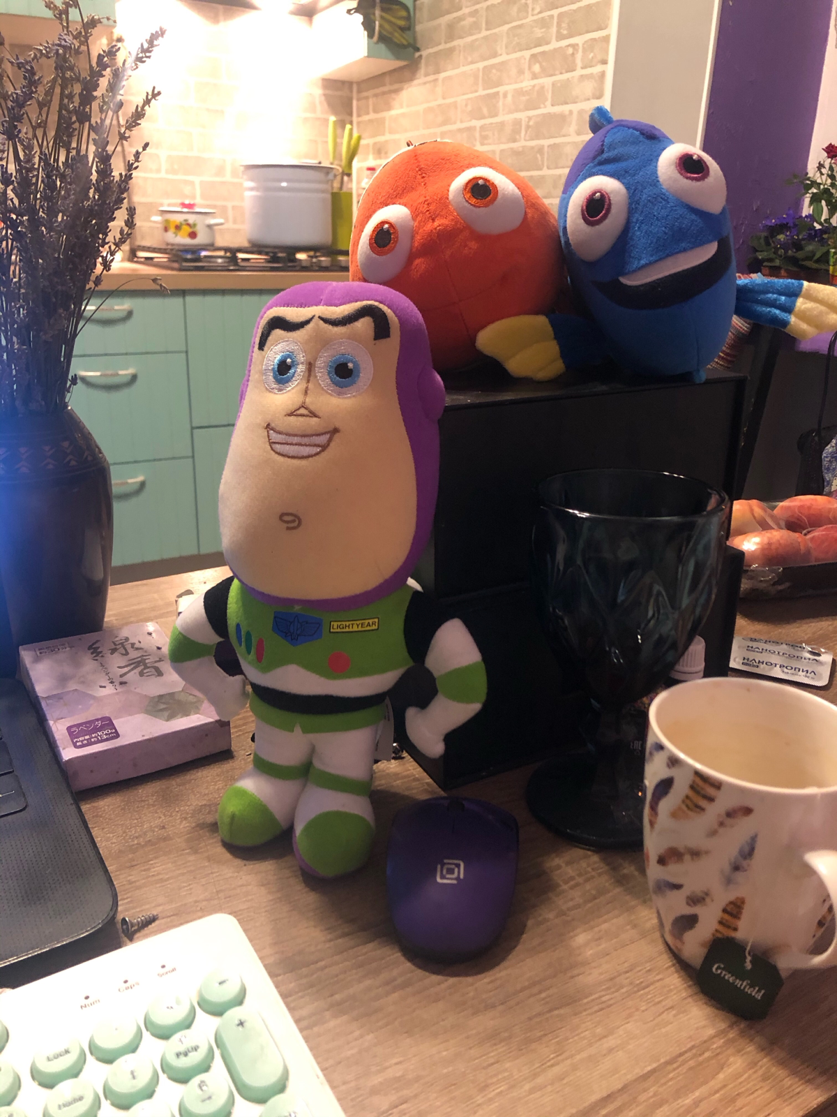 Фото ковидного периода, окружила  себя коллегами | Сетка — социальная сеть от hh.ru