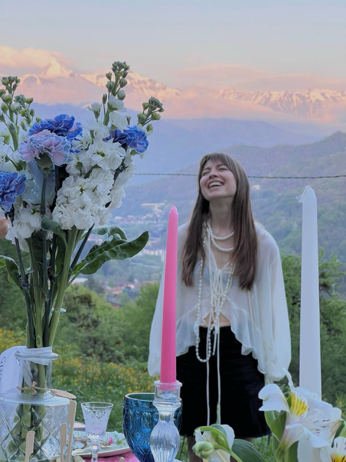 Привет!
Я менеджер по коммуникациям в «Люди Добрые Продакшн» 
Мы снимаем рекламу, имиджевые видео и сериалы. 
https://www.instagram.com/ludidobrie.content?igsh=c2ZkZnlqeDFzdDJj
Welcome) | Сетка — социальная сеть от hh.ru