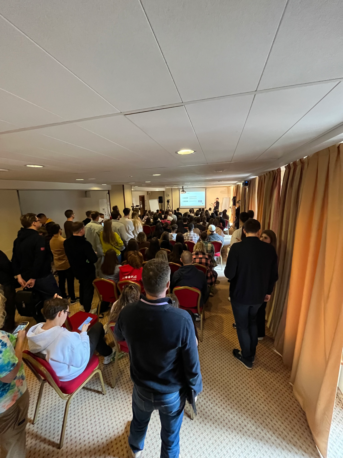 👋🏼Если вдруг вы пропустили Product Camp | Сетка — социальная сеть от hh.ru