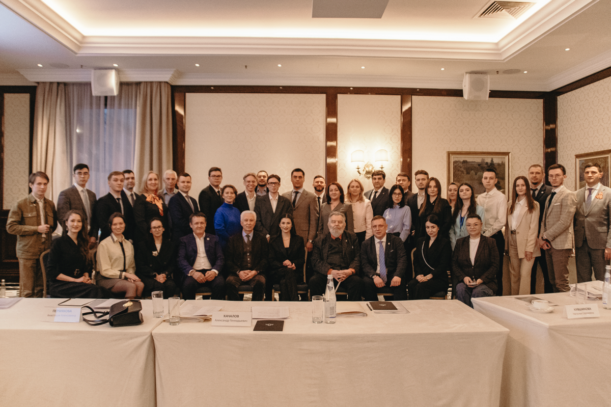 22 апреля в отеле The Carlton прошло второе заседание Наблюдательного совета АРМ и первое заседание Альянса молодежных советов | Сетка — социальная сеть от hh.ru