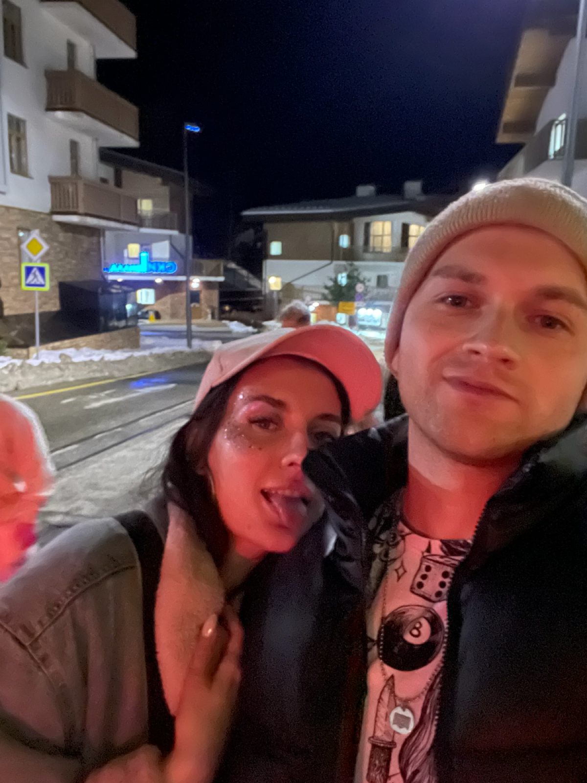 Всем привет! Я Кирилл! 🤝
В этом году я впервые оказался на #newstarcamp ⛷️🏂🏔️⛰️ Это просто нереальное место, много крутых встреч и знакомств, гор и тус, на фестиваль можно приехать чисто даже ради атм... | Сетка — социальная сеть от hh.ru