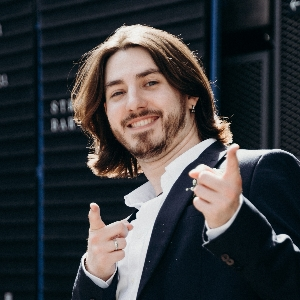 Александр Моисеев