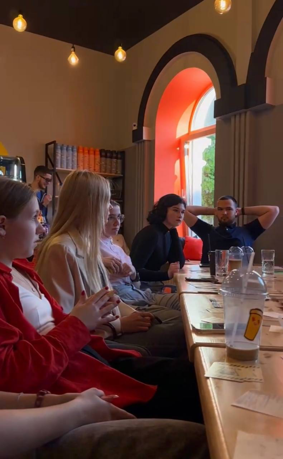 Зачем именно Вам, как основателю сообщества или клуба (открытого/закрытого), проводить бизнес-завтраки?
Скажу сразу, что данный формат я не очень люблю по тем причинам, что есть более уникальные форма... | Сетка — социальная сеть от hh.ru