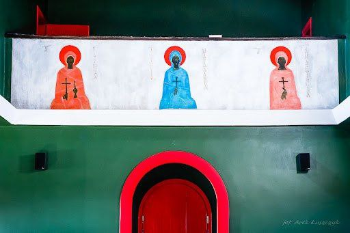 Нашёл у Аси, пишущей про домики https://t.me/domikieveryday/3074, потрясающей красоты церковь | Сетка — социальная сеть от hh.ru