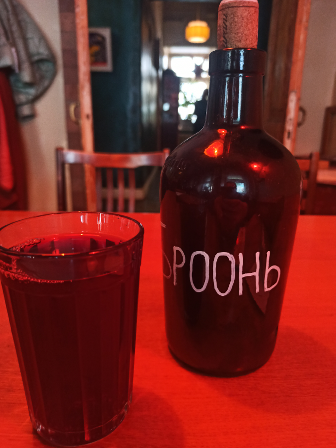 Всем привет! Я обещал написать про ребят в ИКРЕ на Основном курсе. Про наш вайб отлично расскажут три простых факта о моём восприятии происходящего.
1 | Сетка — социальная сеть от hh.ru