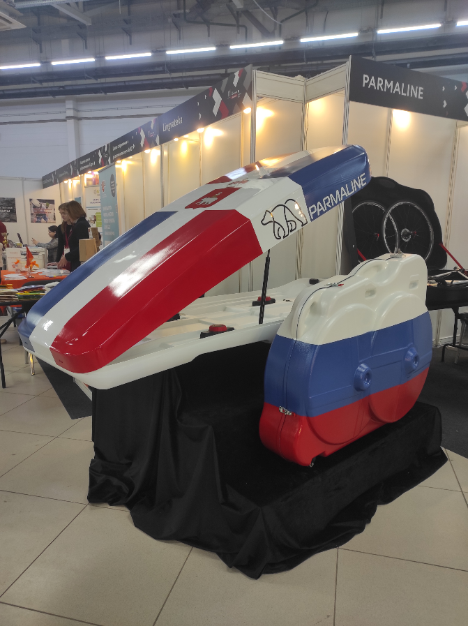 По-китайски. Впервые таким образом была подписана студия «РБК Пермь».
Это случилось на крупнейшем в регионе предпринимательском форуме | Сетка — социальная сеть от hh.ru