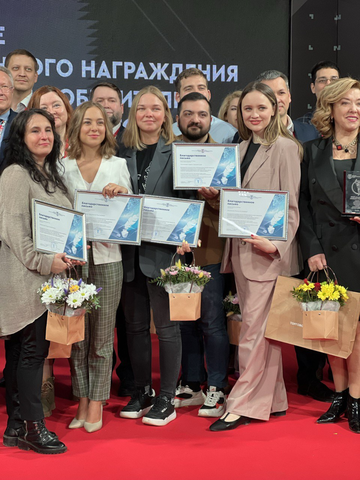 По-китайски. Впервые таким образом была подписана студия «РБК Пермь».
Это случилось на крупнейшем в регионе предпринимательском форуме | Сетка — социальная сеть от hh.ru