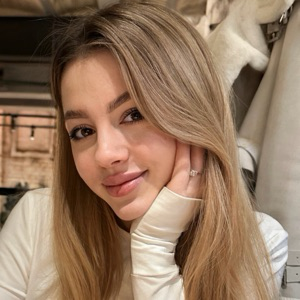 Александра Логунова