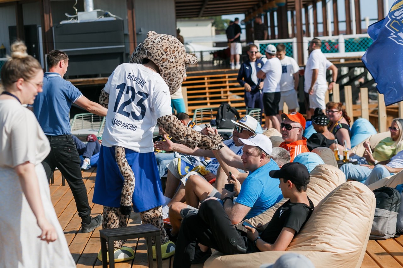 Одни из самых лучших идей лежат на поверхности и, зачастую, мы их не замечаем.
Один свежих примеров - ФК Сочи, который, к сожалению, покинул РПЛ | Сетка — социальная сеть от hh.ru