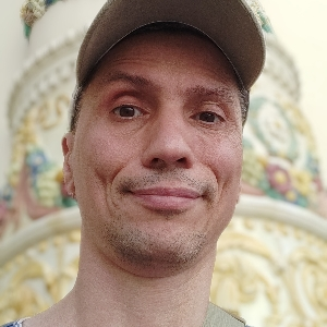 Александр Леонов