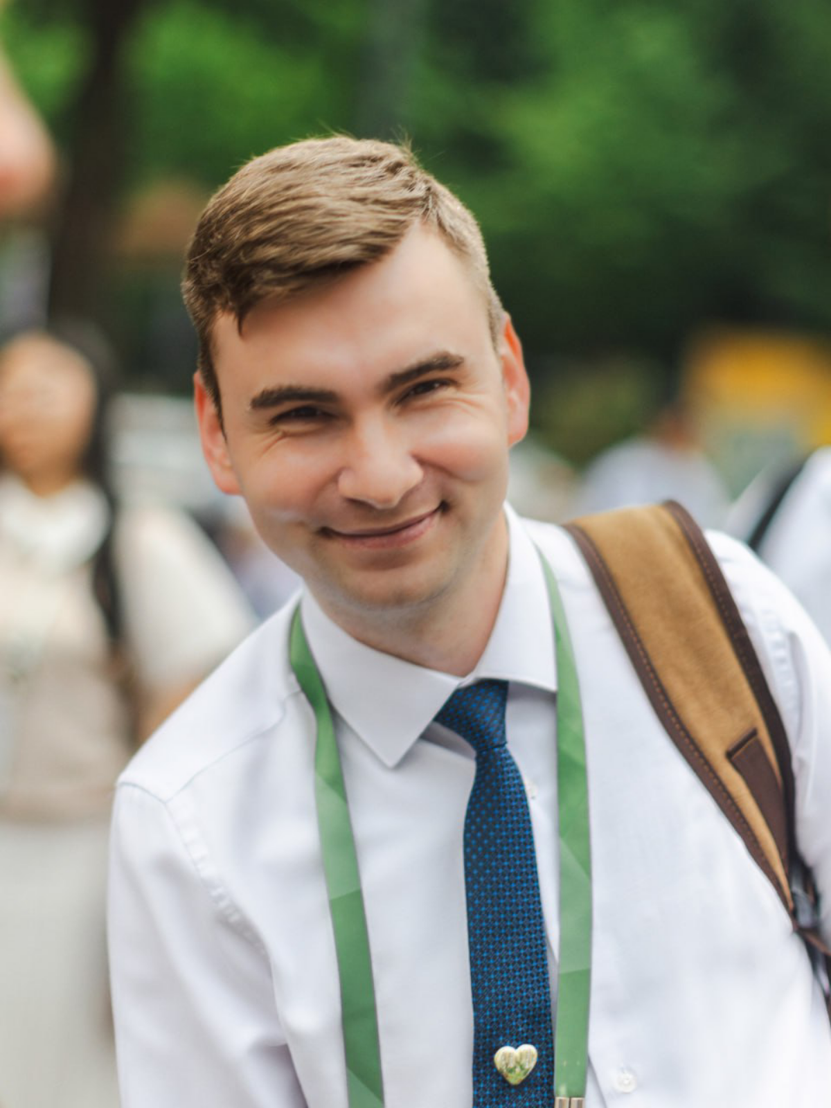 Приветствую всех! 👋
Меня зовут Владимир, и я рад присоединиться к Сетке. Я увлеченный разработчик сайтов и создатель контента о технологиях | Сетка — социальная сеть от hh.ru