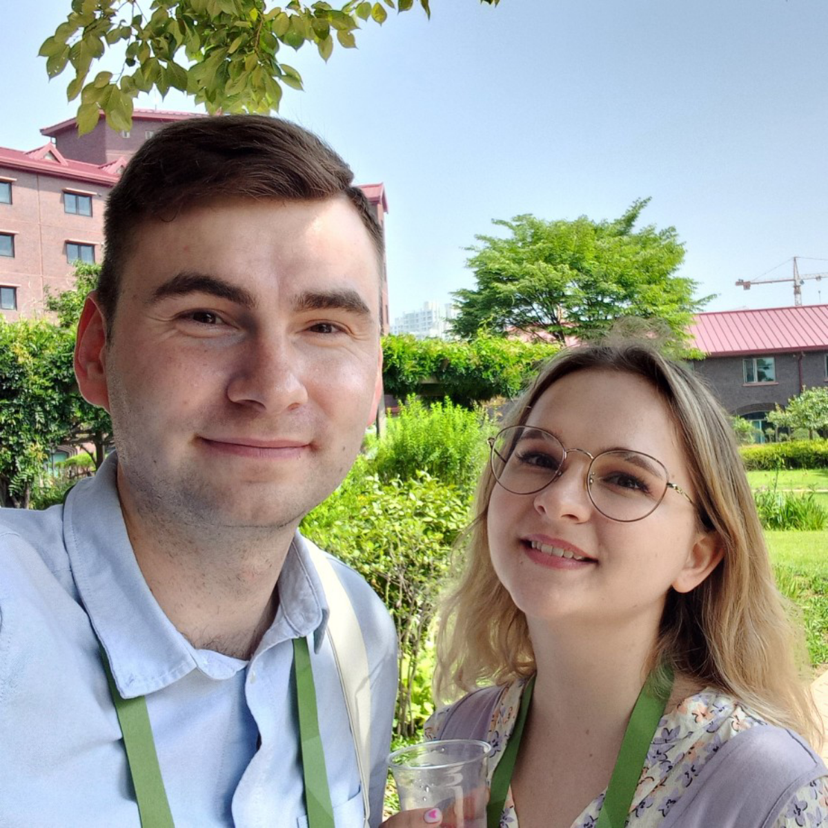 Приветствую всех! 👋
Меня зовут Владимир, и я рад присоединиться к Сетке. Я увлеченный разработчик сайтов и создатель контента о технологиях | Сетка — социальная сеть от hh.ru