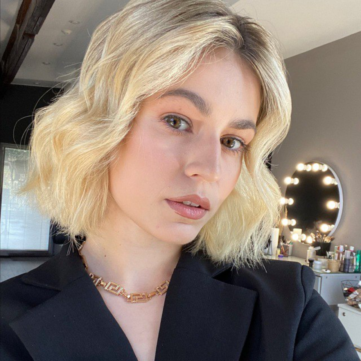 IC-Light
Нейронка отлично справляется с настройкой освещения. Кто знает как сложно в фотошопе матчить освещение двух фоток, тот поймет, на сколько это крутая фича | Сетка — социальная сеть от hh.ru