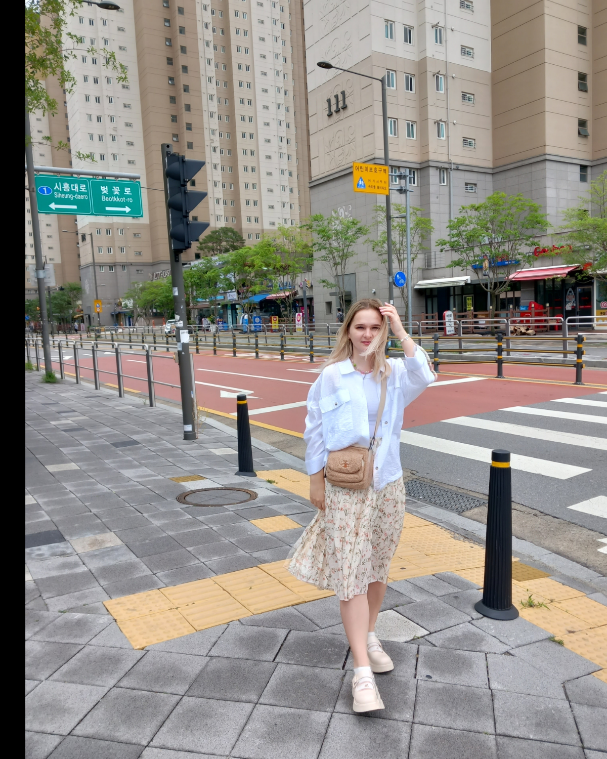 💻🎨 5 причин, почему жить с женой-диджитал иллюстратором - это вызов для веб-разработчика! 🎨💻
Цветовая палитра - враг номер один!
Кажется, я нашел идеальный синий для фона сайта | Сетка — социальная сеть от hh.ru