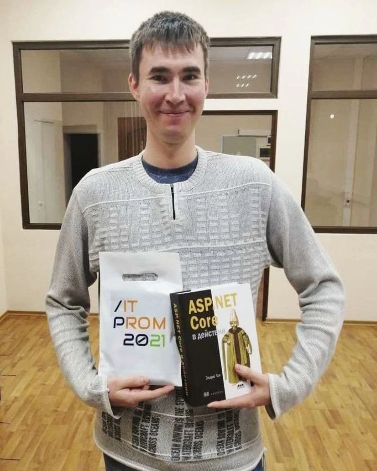 Завершилась конференция «IT PROm 2021», в которой приняли участие спикеры от следующих компаний: «ММК-Информсервис», «Datana», «КонсОМ», «Факт» | Сетка — социальная сеть от hh.ru