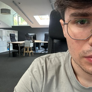 Владислав Олейник