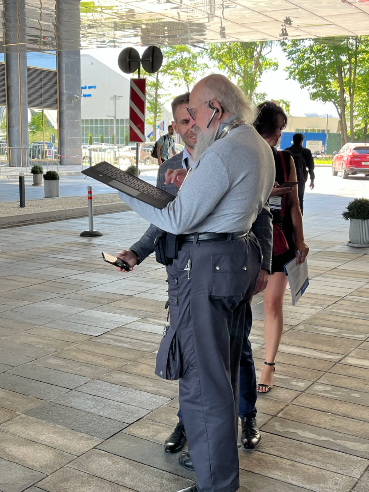 Сегодня выступал на Tadvisor Summit с докладом про наш подход к реализации проектов и изменений в ИТ организации. А еще видел Анатолия Александровича Вассермана | Сетка — социальная сеть от hh.ru