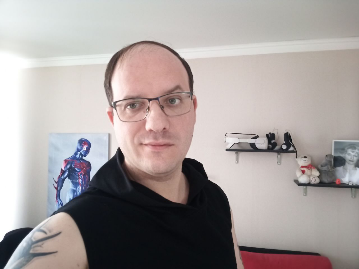 Здарова. Я Сергей - фронтендер и немного фуллстек. Люблю Vue, но заставляли писать на реакте, поэтому "Зак-зак, вождь, как скаааажешь" | Сетка — социальная сеть от hh.ru