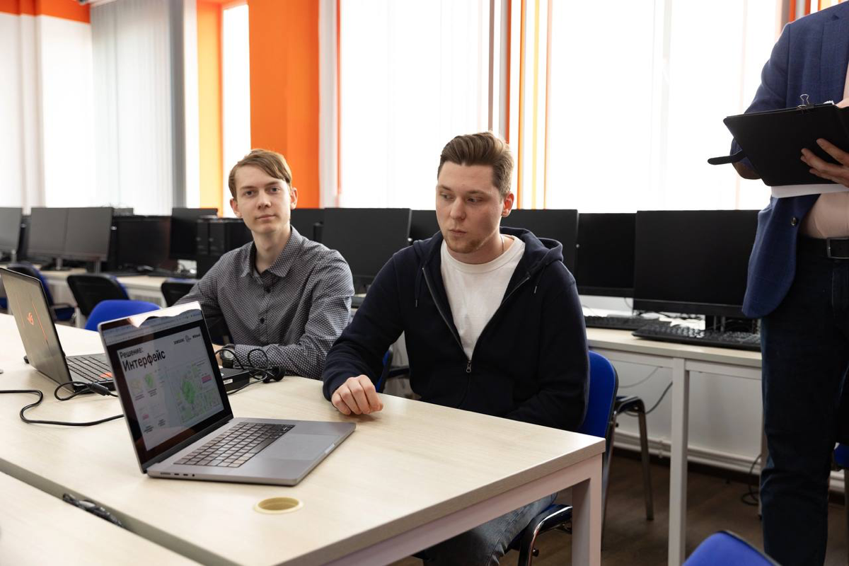 А наши ещё один хак затащили!
Буквально сегодня завершился IT Academy Hack 2024 от компании Samsung, партнёра нашего Университета | Сетка — социальная сеть от hh.ru